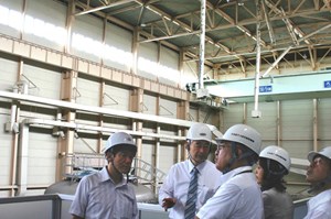 Hiromasa Ninomiya (1st from right), director general for fusion at Japan's Atomic Energy Agency; Deputy Director General Kenkishi Ushigusa (front centre), and sub-group leader Norikiyo Koizumi (1st from left) gave ITER Director-General Motojima and ITER Council Secretary Sachiko Ishizaka a tour of the damaged buildings at Naka. (Click to view larger version...)